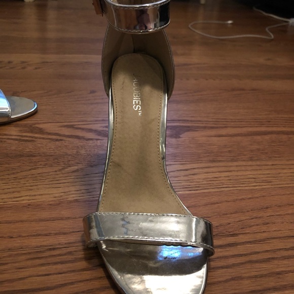 Shiny silver heels - Picture 3 of 3